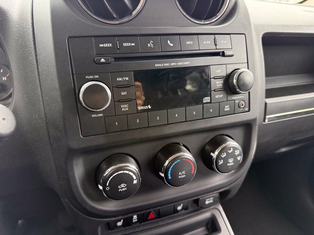 Used 2015 Jeep Patriot Latitude AWD/4WD image 13