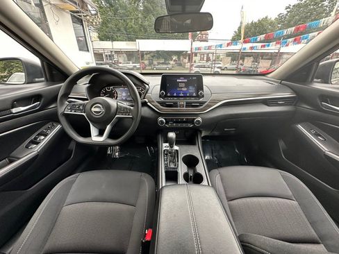 Used 2025 Nissan Altima 2.5 SV FWD image 13