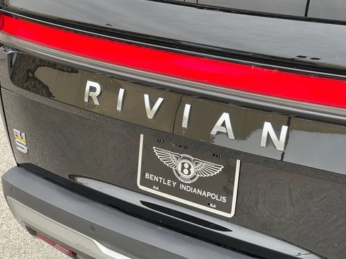 Used 2024 Rivian R1S Adventure AWD/4WD image 16