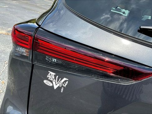 Used 2024 Toyota Highlander Limited image 30