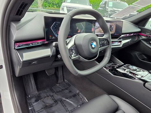 Used 2025 BMW 540i xDrive w/ Premium Package AWD/4WD image 25