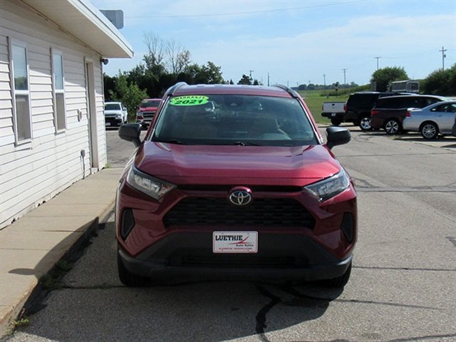 Used 2021 Toyota RAV4 LE FWD image 5