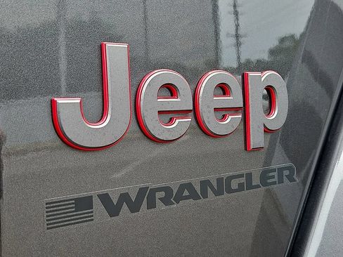 Certified 2025 Jeep Wrangler Unlimited Rubicon AWD/4WD image 31