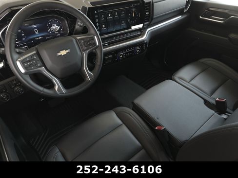 Used 2025 Chevrolet Silverado 2500 LT AWD/4WD image 13