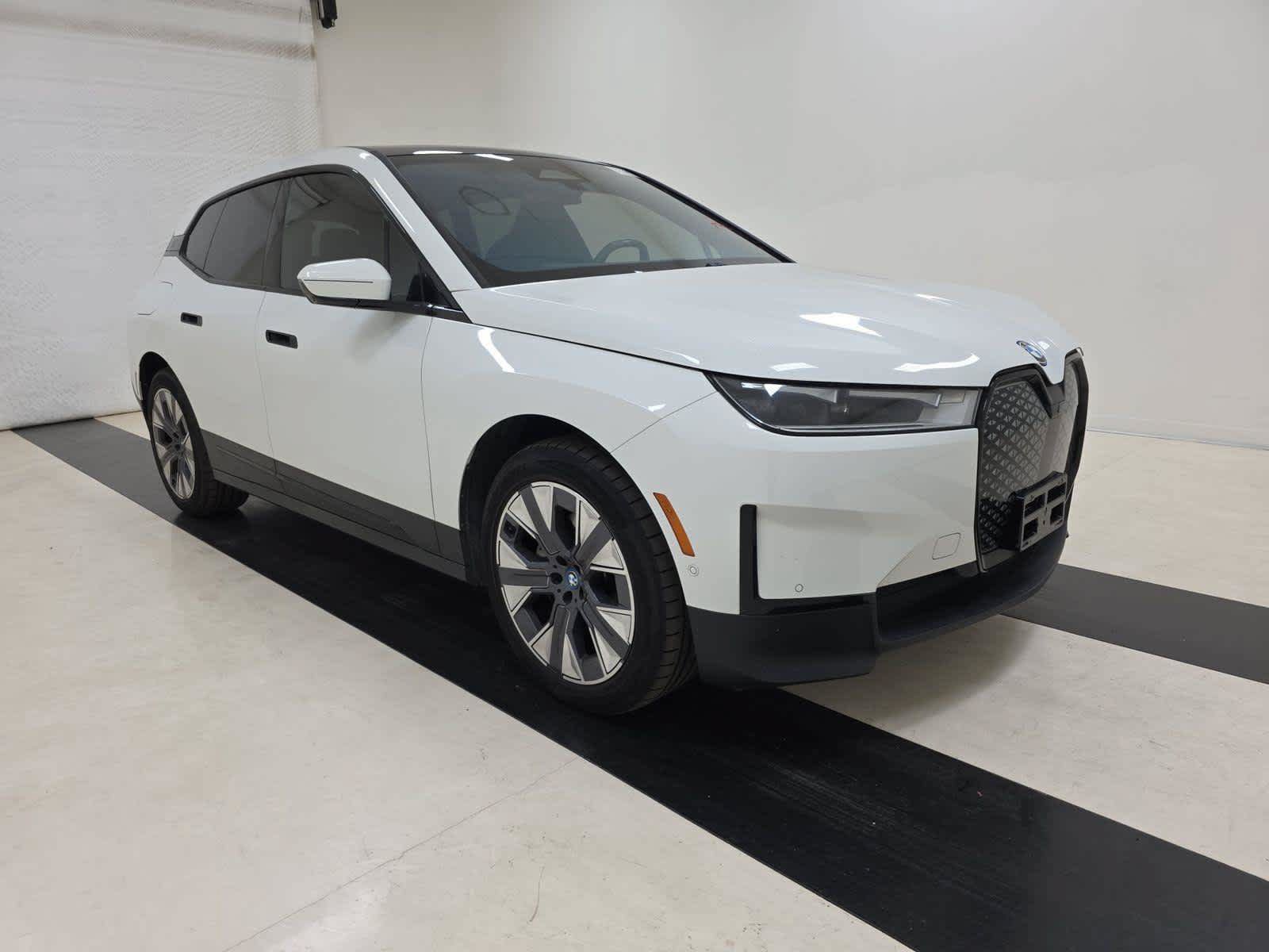 Used 2024 BMW iX xDrive50 AWD/4WD image 2