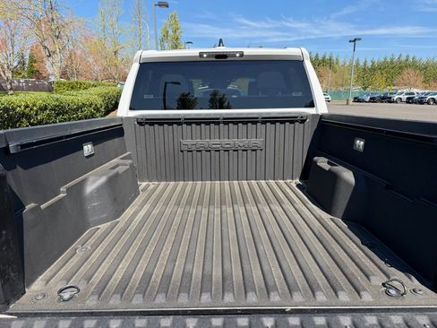 Used 2024 Toyota Tacoma TRD Off-Road AWD/4WD image 10