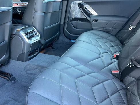 New 2025 BMW 740i image 21