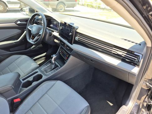 Used 2025 Volkswagen Jetta SE FWD image 22