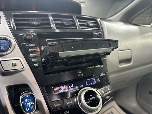 Used 2013 Toyota Prius V Five image 18