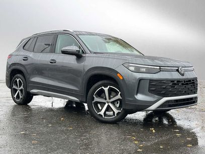 New 2025 Volkswagen Tiguan SE