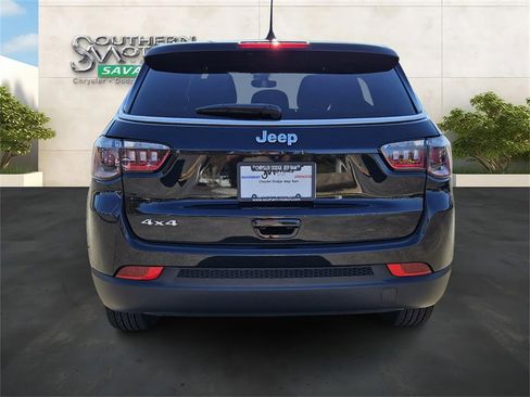 Used 2025 Jeep Compass Sport image 4