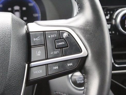 Used 2023 Toyota Highlander Limited image 16