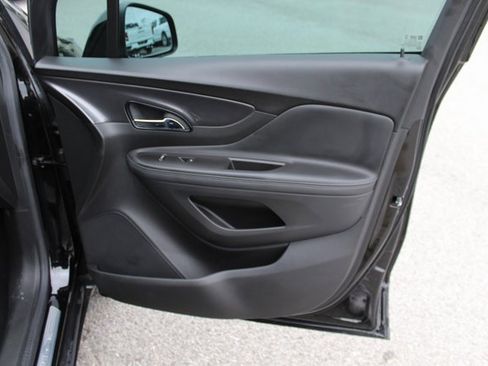 Used 2022 Buick Encore Preferred image 5