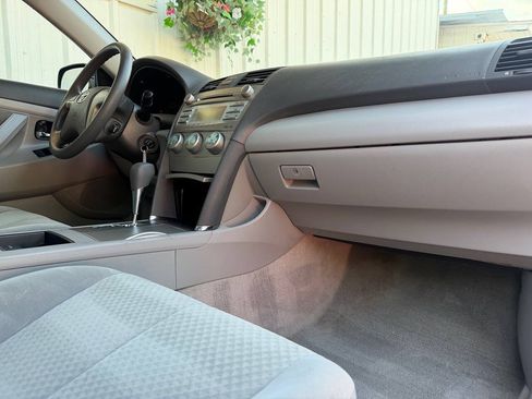 Used 2009 Toyota Camry LE FWD image 7