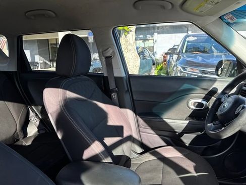 Used 2015 Kia Soul FWD image 10