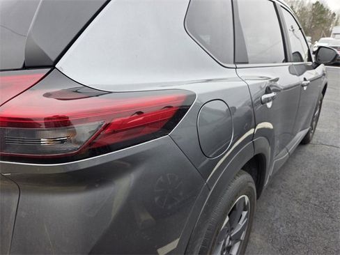 Used 2025 Nissan Rogue SV image 6