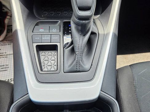 Used 2025 Toyota RAV4 XLE FWD image 21