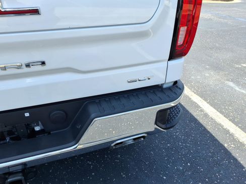 Used 2024 GMC Sierra 1500 SLT w/ X31 Off-Road Package image 5