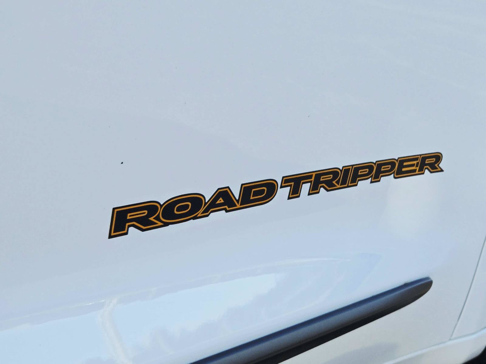 Used 2024 Chrysler Pacifica Touring-L FWD image 19