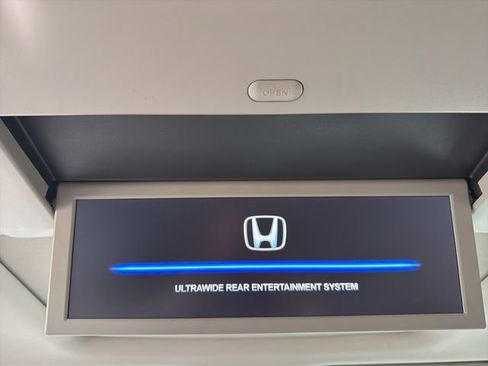 Used 2015 Honda Odyssey Touring image 7