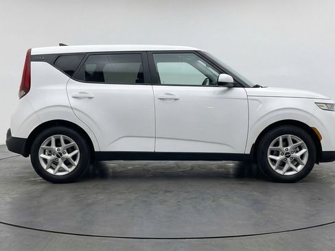Used 2025 Kia Soul LX w/ LX Technology Package FWD image 11
