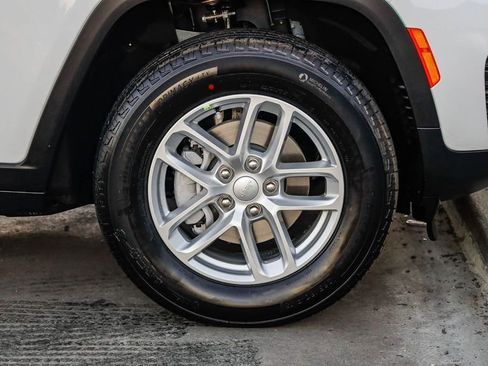 New 2025 Jeep Grand Cherokee Laredo X w/ Luxury Tech Group I image 11