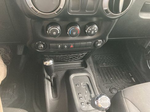 Used 2015 Jeep Wrangler Sport w/ Quick Order Package 24S AWD/4WD image 13