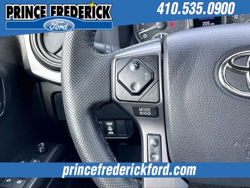 Used 2022 Toyota Tacoma TRD Sport w/ Technology Package image 18