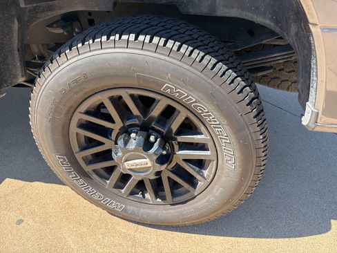 Used 2022 Ford F350 Lariat w/ Black Appearance Package image 11