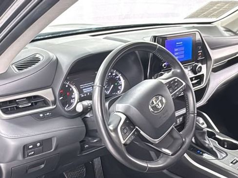 Used 2024 Toyota Highlander LE image 35