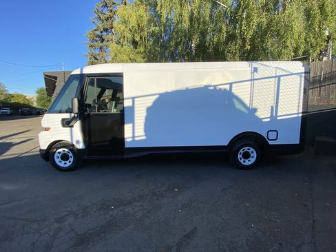 Used 2024 Chevrolet Brightdrop 600 w/ Commercial Equipment Package AWD/4WD image 3