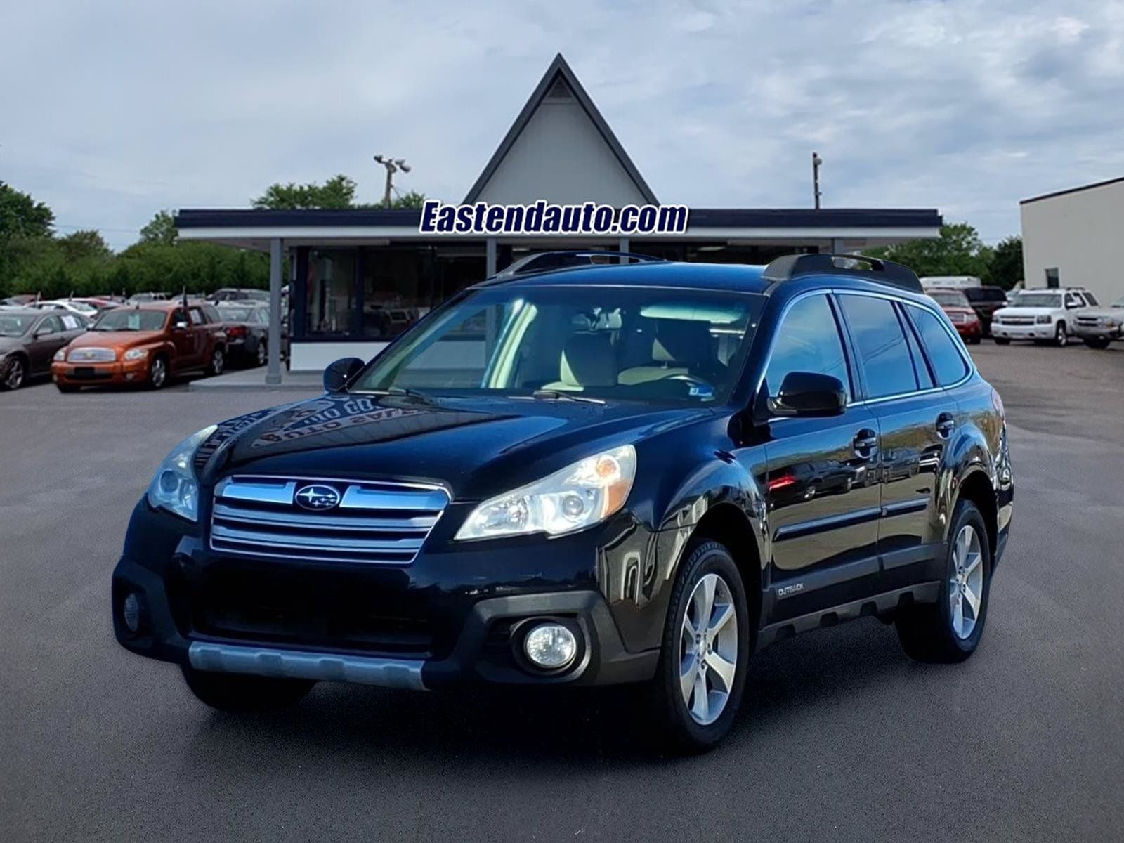 Used 2013 Subaru Outback 2.5i Limited AWD/4WD image 1