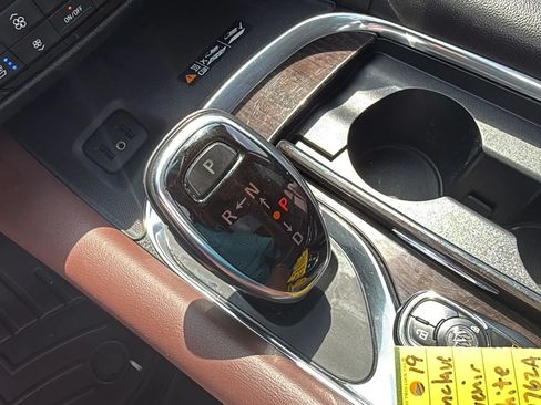 Used 2019 Buick Enclave Avenir FWD image 31