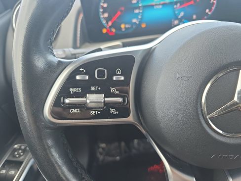 Used 2022 Mercedes-Benz GLB 250 4MATIC image 16