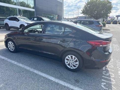 Used 2017 Hyundai Elantra SE FWD image 11