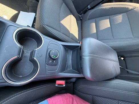 Used 2024 GMC Terrain SLE AWD/4WD image 32
