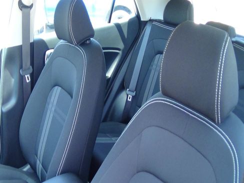 Used 2025 Hyundai Venue SEL FWD image 16