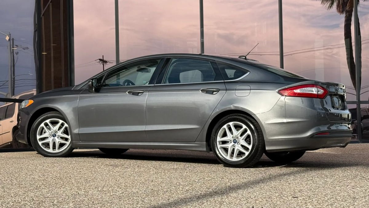 Used 2014 Ford Fusion SE FWD image 6