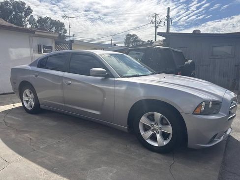 Used 2014 Dodge Charger SE w/ Connectivity Group RWD image 6