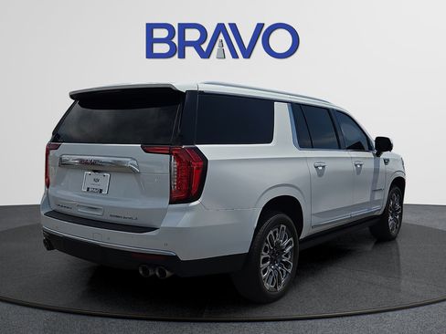 Used 2023 GMC Yukon XL Denali AWD/4WD image 4