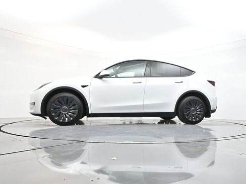 Used 2023 Tesla Model Y Long Range AWD/4WD image 32
