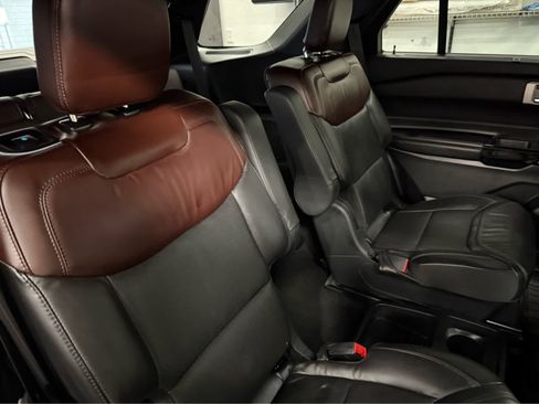 Used 2021 Ford Explorer Platinum w/ Equipment Group 601A image 26