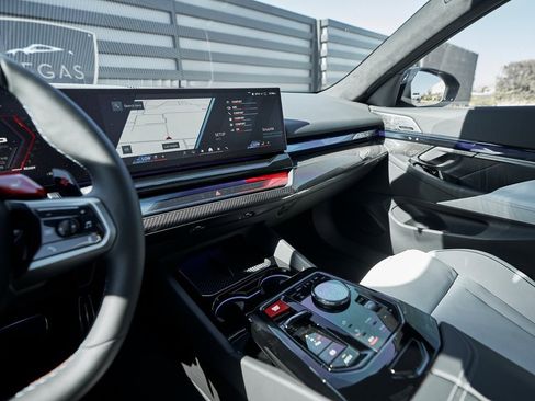 Used 2025 BMW M5 Touring image 67