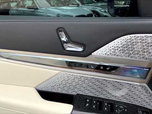 Certified 2025 BMW 760i xDrive w/ Executive Package image 31