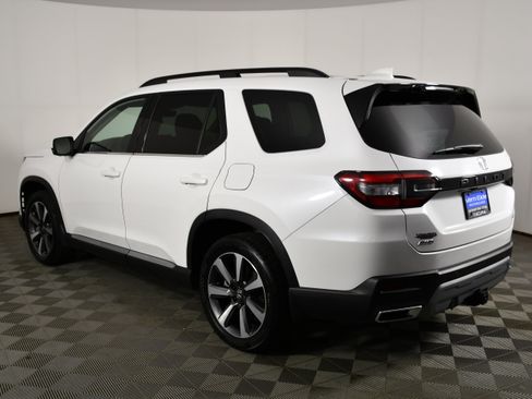 Used 2025 Honda Pilot Elite image 8
