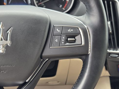 Used 2019 Maserati Levante GranLusso AWD/4WD image 27