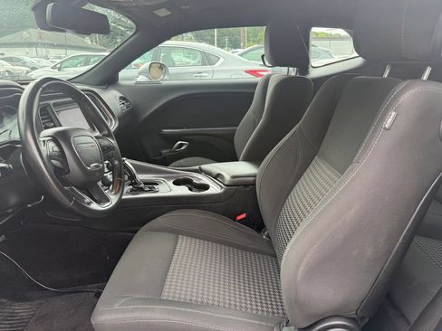 Used 2018 Dodge Challenger SXT RWD image 6