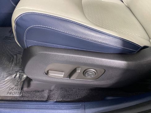 Used 2025 Kia Carnival SX Prestige image 8