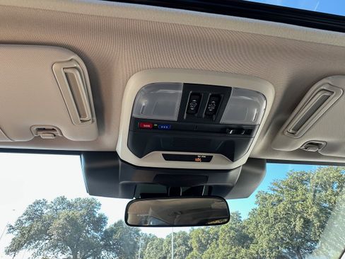 Used 2025 Subaru Crosstrek 2.0i Premium image 21