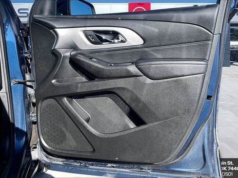 Used 2023 Chevrolet Traverse LT image 26